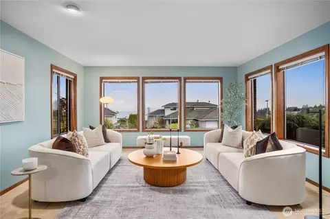 Living - 1711 Edgemoor Ln, Everett, WA 98203 photo 1 of 2