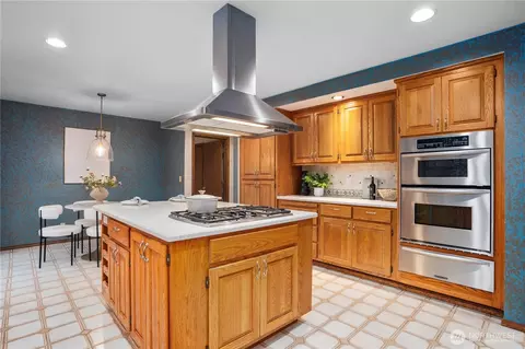 Kitchen - 1711 Edgemoor Ln, Everett, WA 98203 photo 5 of 5