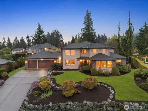 1711 Edgemoor Ln, Everett, WA 98203