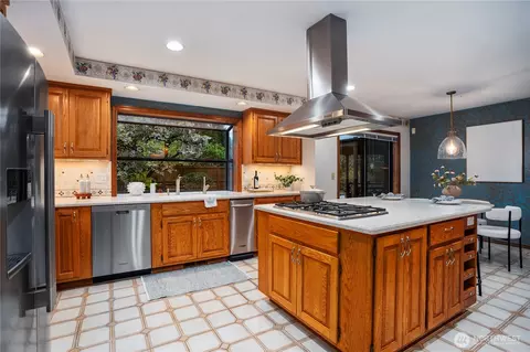 Kitchen - 1711 Edgemoor Ln, Everett, WA 98203 photo 4 of 5