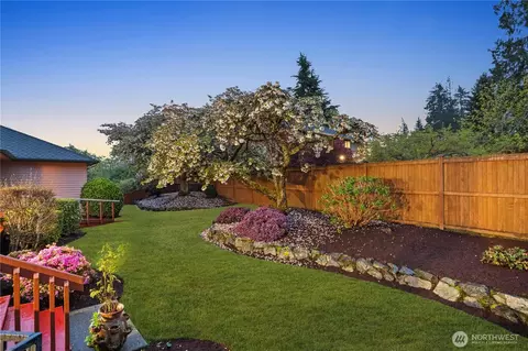 Exterior - 1711 Edgemoor Ln, Everett, WA 98203 photo 5 of 5