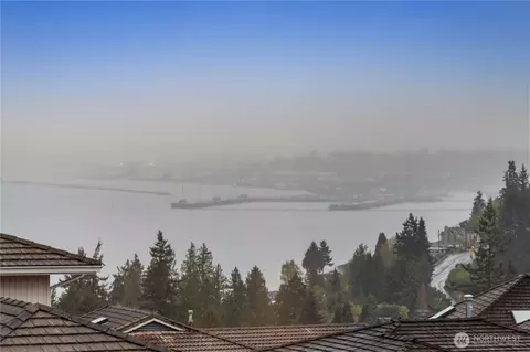 View/Area - 1711 Edgemoor Ln, Everett, WA 98203 photo 2 of 3
