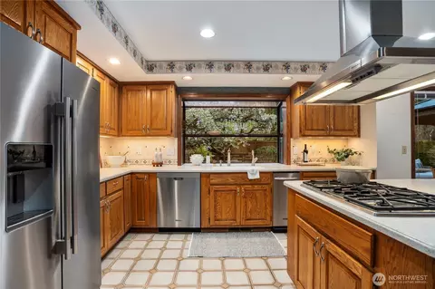 Kitchen - 1711 Edgemoor Ln, Everett, WA 98203 photo 3 of 5