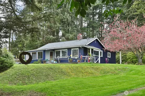 2712 N Bluff Rd, Greenbank, WA 98253