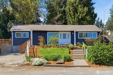 2098 NE Sunrise Dr, Bremerton, WA 98310