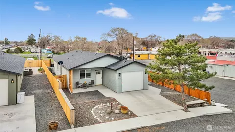 423 2nd Ave SE, Soap Lake, WA 98851