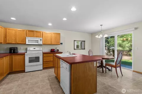 Kitchen - 20505 190th Ave E, Orting, WA 98360 photo 2 of 2