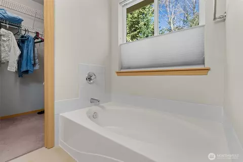 Bath - 20505 190th Ave E, Orting, WA 98360 photo 4 of 7