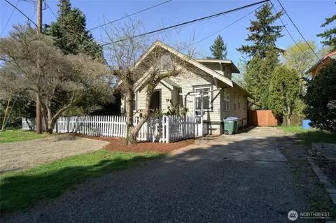 1502 E Maplewood Ave, Bellingham, WA 98225