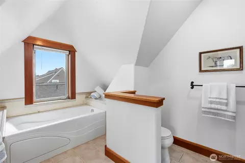 Bath - 4418 Eastern Ave N, Seattle, WA 98103 photo 3 of 3