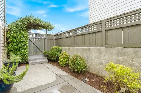Exterior - 4418 Eastern Ave N, Seattle, WA 98103 photo 4 of 5