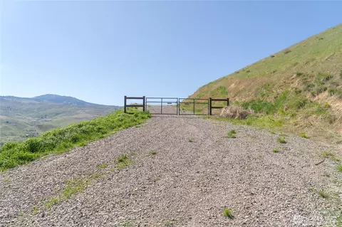 519 Diede Hills Ln, Wenatchee, WA 98801
