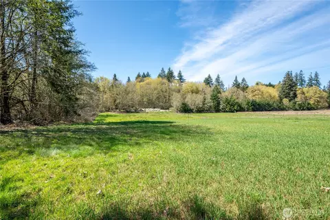 100 Magpie Dr, Castle Rock, WA 98611