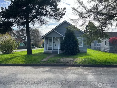 1012 7th St S, Kelso, WA 98626