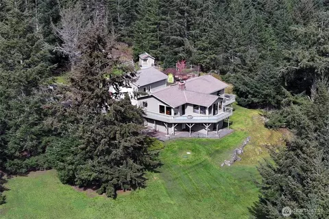 222 Oak Hill Dr, Friday Harbor, WA 98250