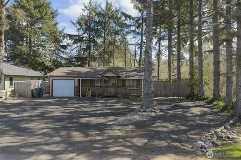 552 Puffin Ave NE, Ocean Shores, WA 98569
