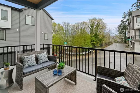 18829 67th Dr NE #6, Kenmore, WA 98028