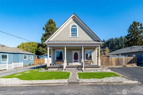 625 E Hazel Ave, Burlington, WA 98233