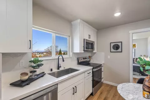 Kitchen - 3425 Bell Ave, Everett, WA 98201 photo 3 of 3