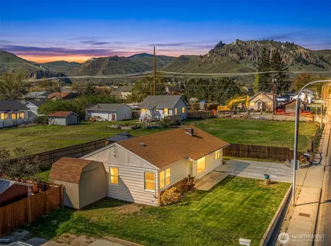565 Crawford Ave, Wenatchee, WA 98801