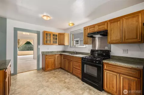 Kitchen - 401 23rd Ave E, Seattle, WA 98112 photo 3 of 4