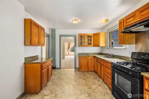 Kitchen - 401 23rd Ave E, Seattle, WA 98112 photo 4 of 4