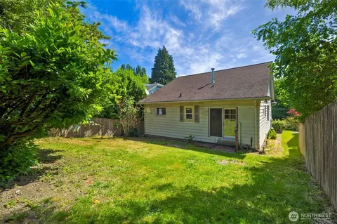 Exterior - 401 23rd Ave E, Seattle, WA 98112 photo 3 of 5