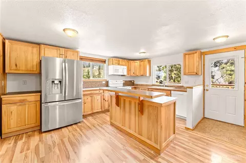 Kitchen - 52 Reflection Ln, Chelan, WA 98816 photo 2 of 5