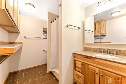 Bath - 52 Reflection Ln, Chelan, WA 98816 photo 2 of 3