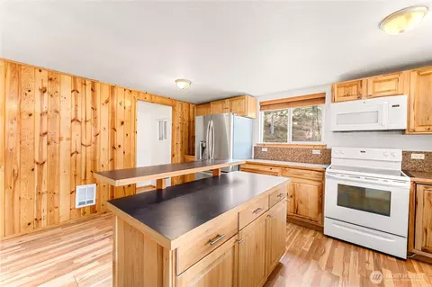 Kitchen - 52 Reflection Ln, Chelan, WA 98816 photo 5 of 5