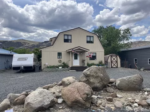 742 SW Chukar Pl, Quincy, WA 98848