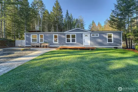 42 E Mossflower Ln, Grapeview, WA 98546