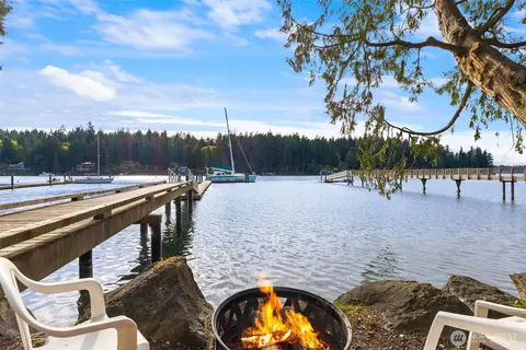 6518 NE Monte Vista Dr, Bainbridge Island, WA 98110
