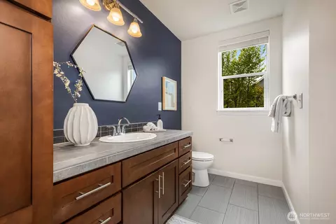Bath - 4319 30th Dr SE, Everett, WA 98203 photo 2 of 4