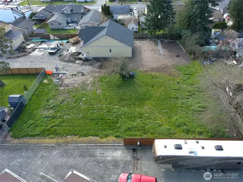 1105 W Pioneer Ave, Puyallup, WA 98371