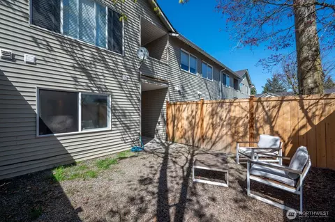 Exterior - 13607 56th Ave SE, Everett, WA 98208 photo 4 of 6