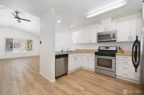 Kitchen - 13607 56th Ave SE, Everett, WA 98208 photo 1 of 2