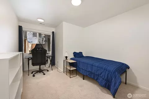 Bedroom - 13607 56th Ave SE, Everett, WA 98208 photo 4 of 4