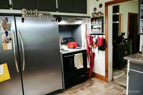 Kitchen - 306 Minkler Rd, Winlock, WA 98596 photo 3 of 7