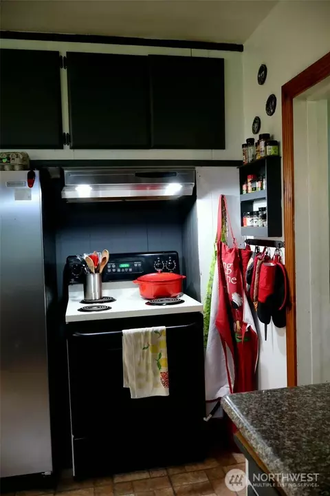Kitchen - 306 Minkler Rd, Winlock, WA 98596 photo 7 of 7