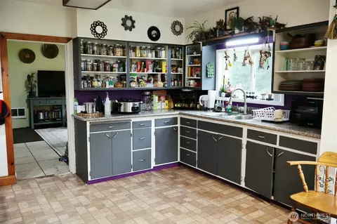 Kitchen - 306 Minkler Rd, Winlock, WA 98596 photo 1 of 7