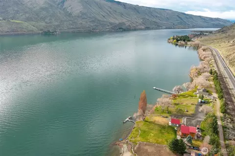 151 Sweetwater Ln, Wenatchee, WA 98801