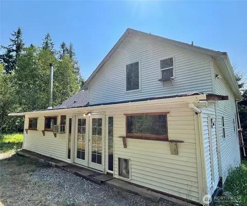 Exterior - 816 299th St E, Roy, WA 98580 photo 2 of 8