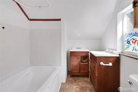Bath - 816 299th St E, Roy, WA 98580 photo 2 of 2