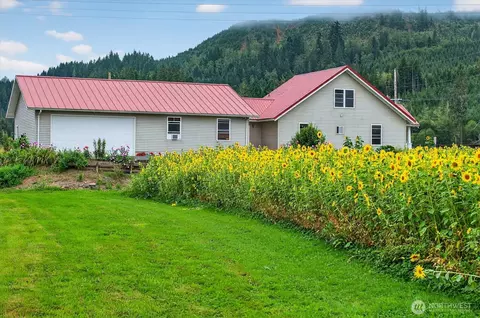 1710 W State Route 4, Skamokawa, WA 98647