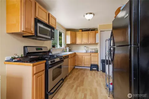 Kitchen - 1628 Oakes Ave, Everett, WA 98201 photo 3 of 3