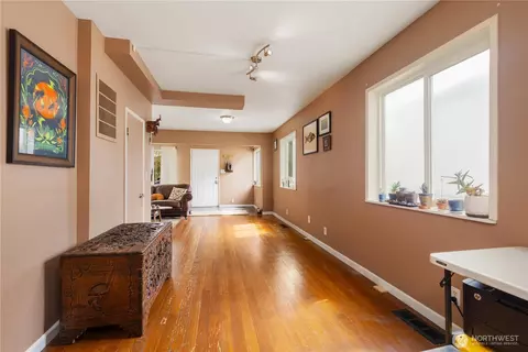 Entry Way - 1628 Oakes Ave, Everett, WA 98201 photo 1 of 1