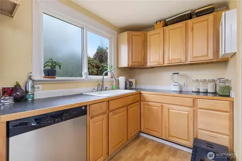 Kitchen - 1628 Oakes Ave, Everett, WA 98201 photo 2 of 3