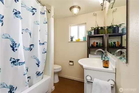 Bath - 1628 Oakes Ave, Everett, WA 98201 photo 2 of 2