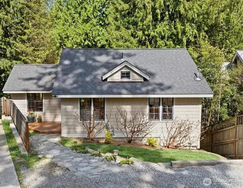 3216 NE 117th St, Seattle, WA 98125